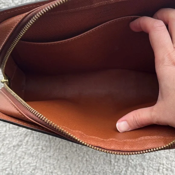 Louis Vuitton Orsay Clutch MUST GO!! MOVING OVERSEAS - Picture 6 of 15